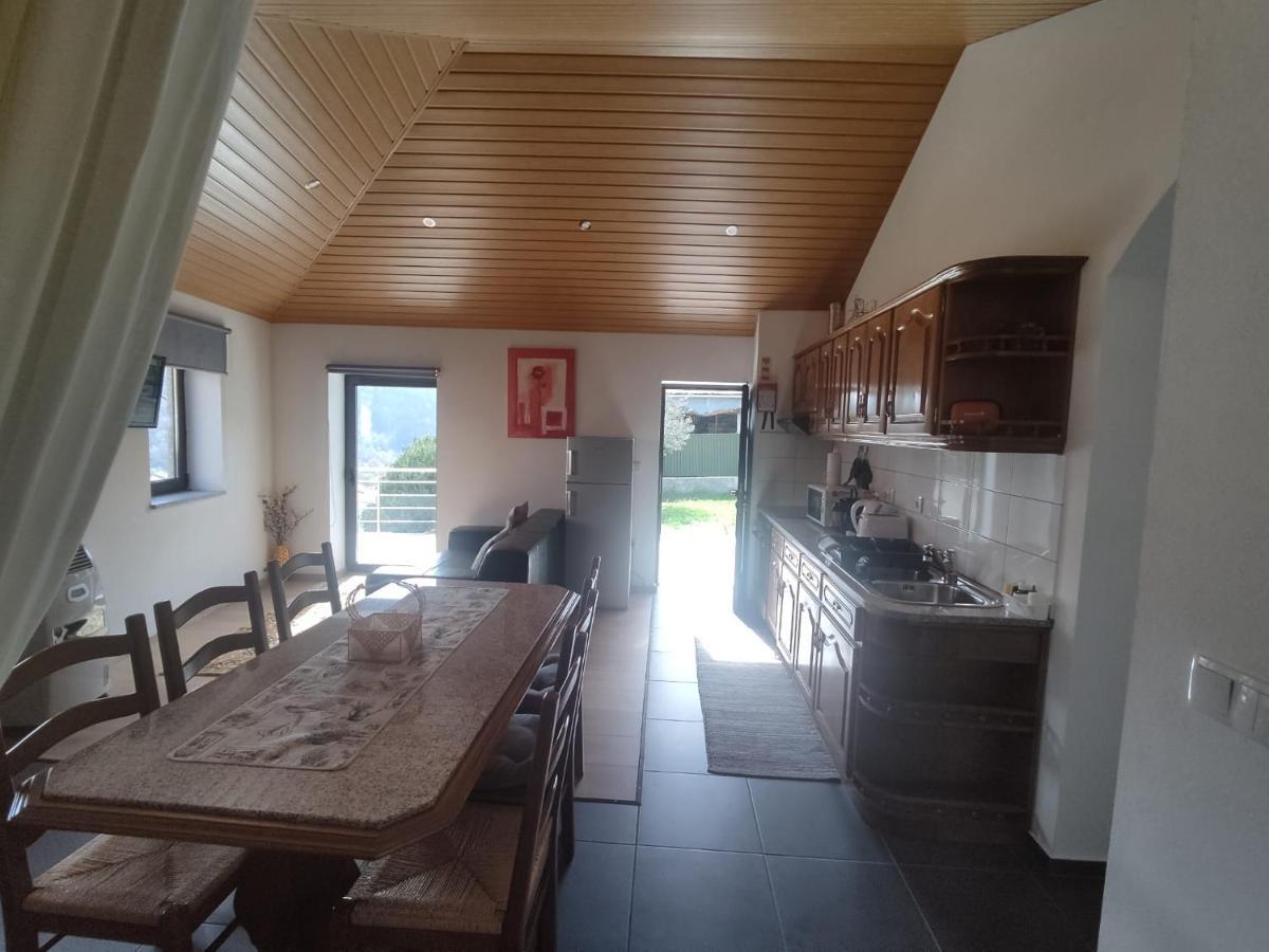 Villa Casa Cima De Vila à Pereira  Extérieur photo